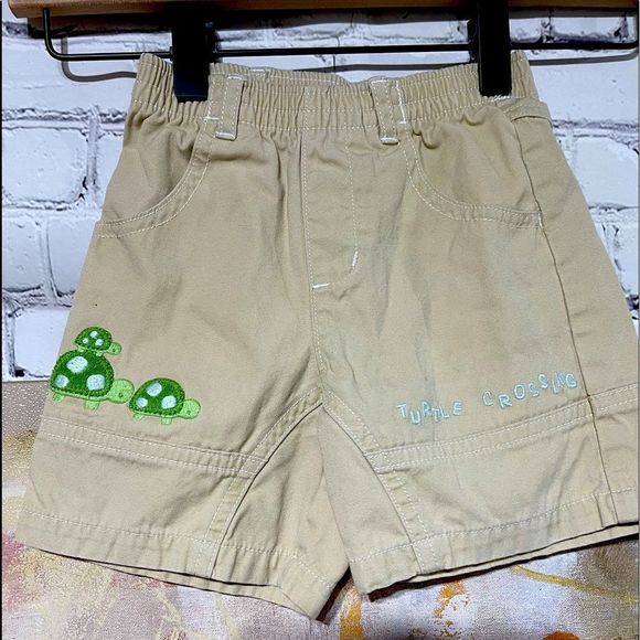 Gymboree pull-on khaki shorts with turtle motif 12-18 months - Picture 1 of 9